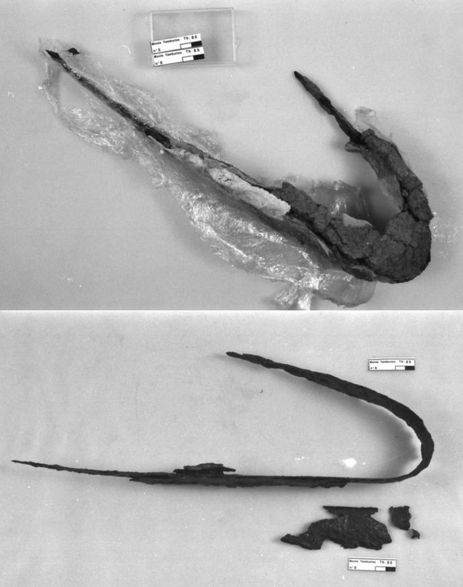 fodero in ferro, lama di spada in ferro prima del restauro